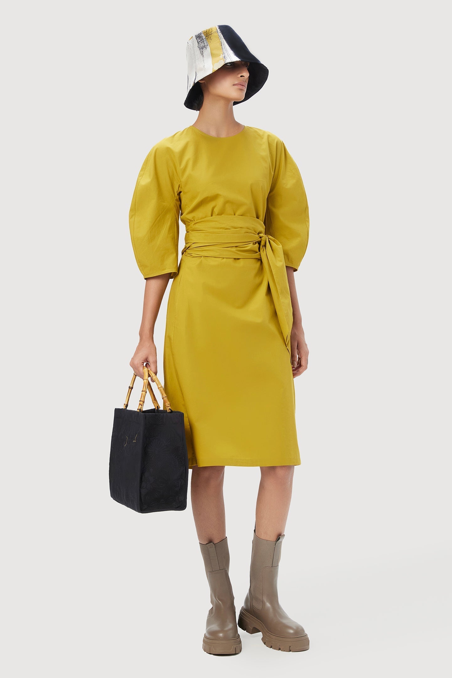 Slim Fit Round Neck Dress with Soft Rounded Shoulders - Genes Lecoanet Hemant