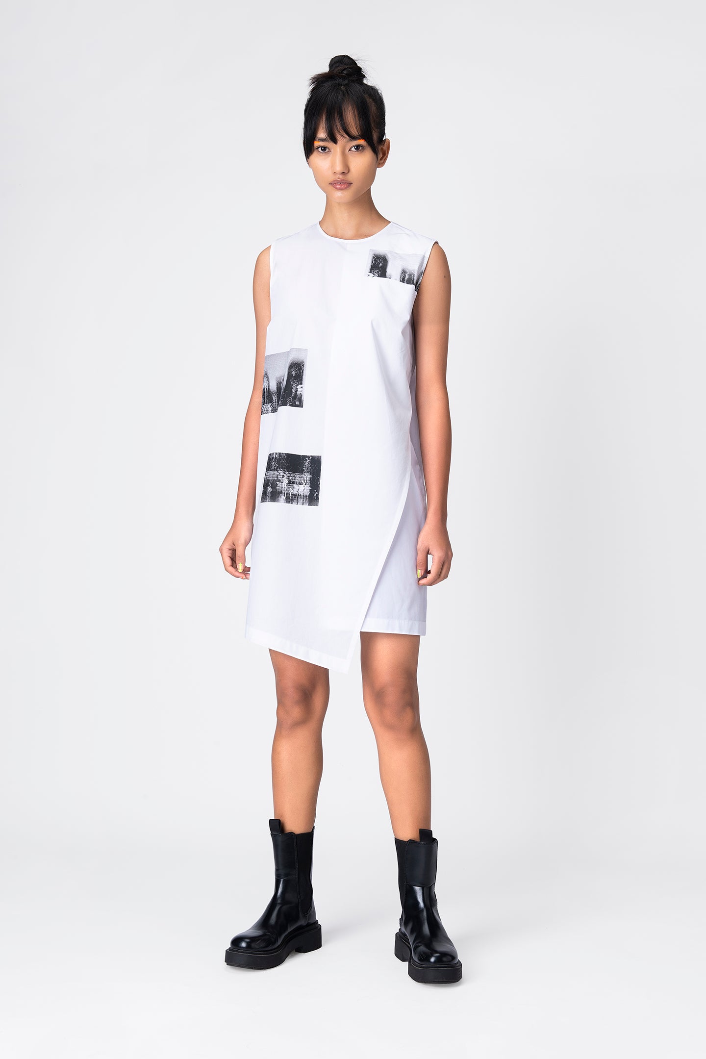 White Graphic Print Sleeveless Wrap Dress