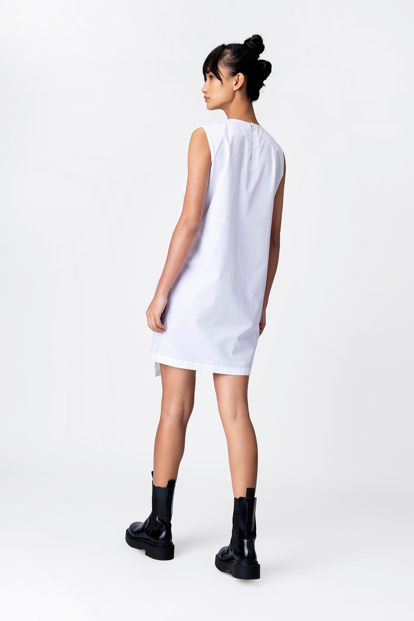 White Graphic Print Sleeveless Wrap Dress