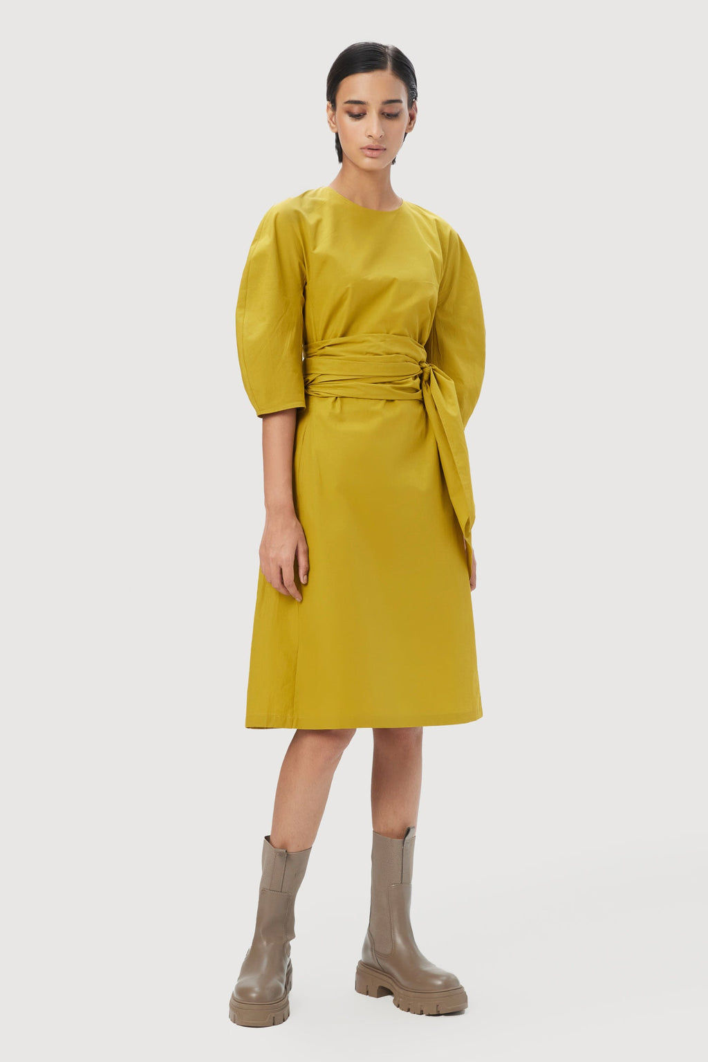 Slim Fit Round Neck Dress with Soft Rounded Shoulders - Genes Lecoanet Hemant
