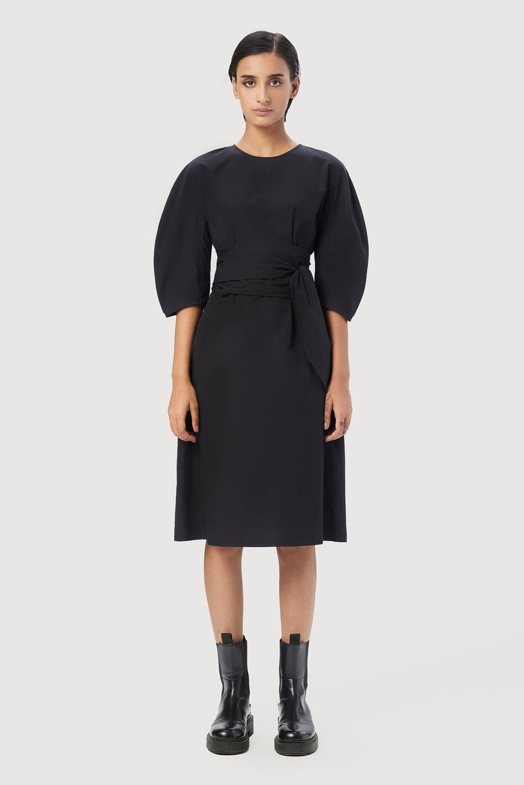 Slim Fit Round Neck Dress with Soft Rounded Shoulders - Genes Lecoanet Hemant