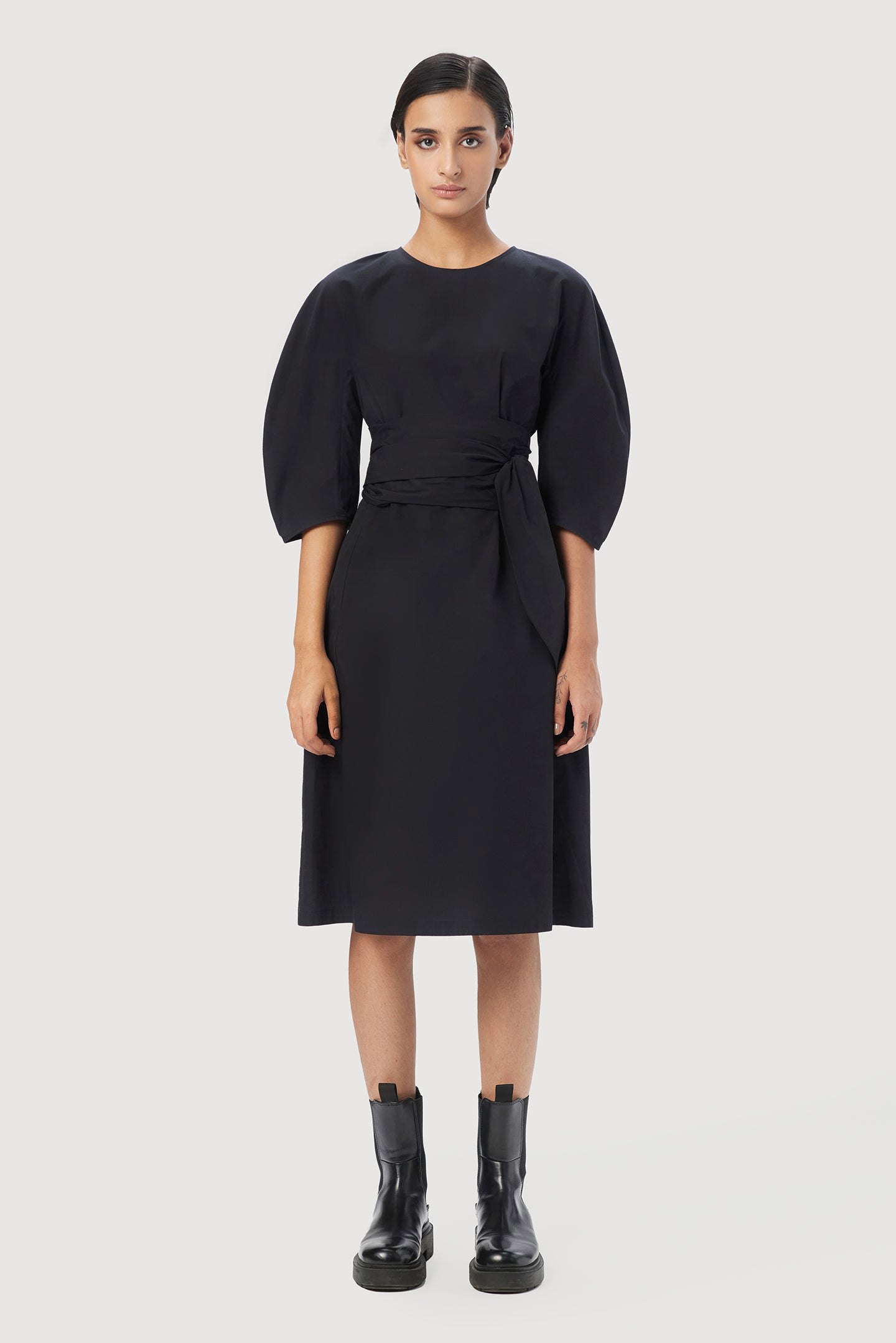 Slim Fit Round Neck Dress with Soft Rounded Shoulders - Genes Lecoanet Hemant