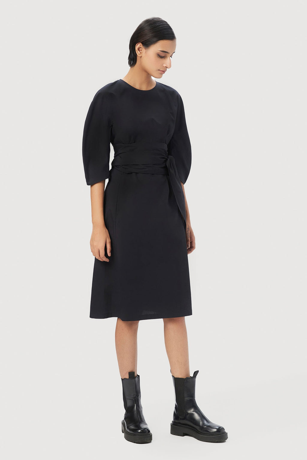 Slim Fit Round Neck Dress with Soft Rounded Shoulders - Genes Lecoanet Hemant