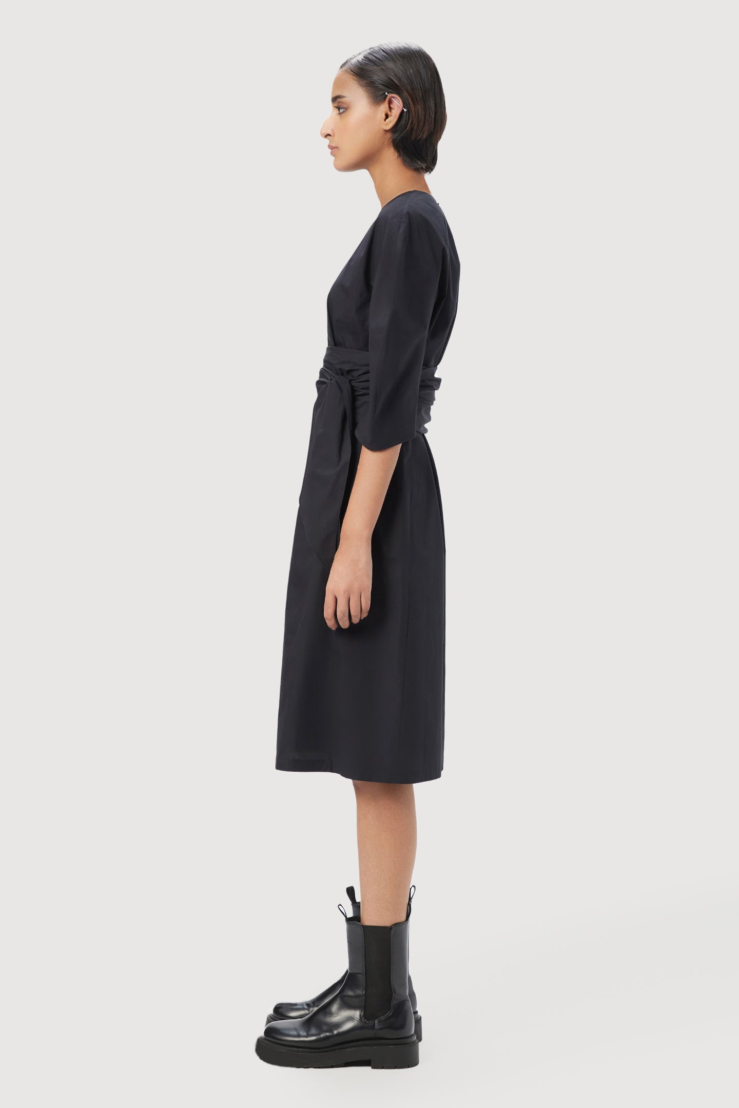 Slim Fit Round Neck Dress with Soft Rounded Shoulders - Genes Lecoanet Hemant