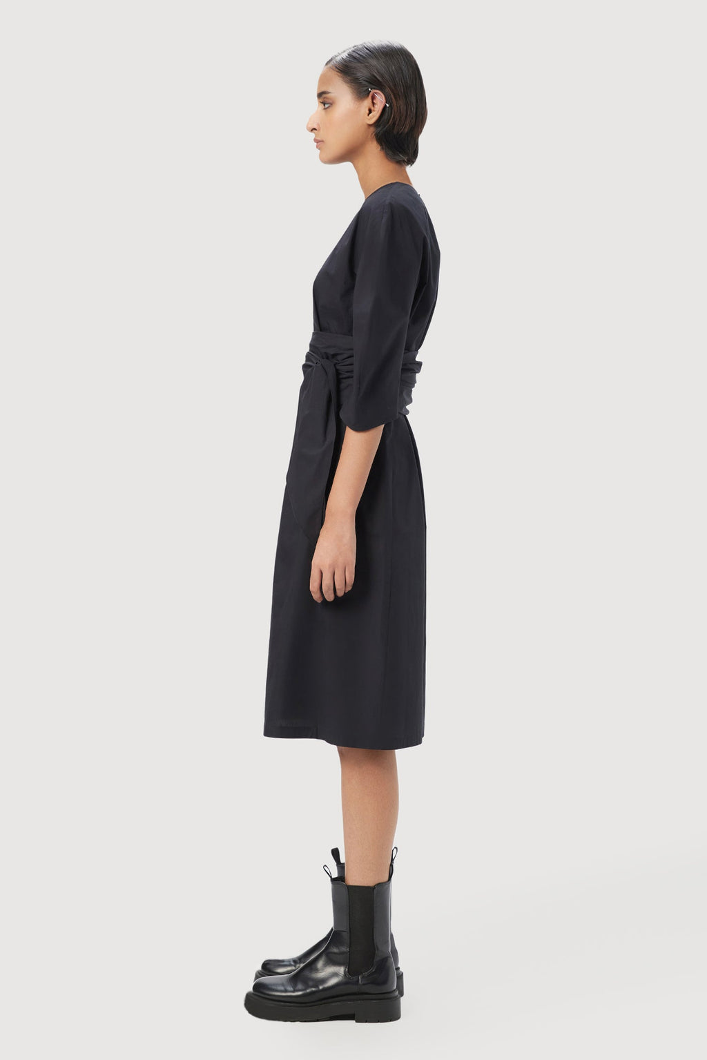 Slim Fit Round Neck Dress with Soft Rounded Shoulders - Genes Lecoanet Hemant