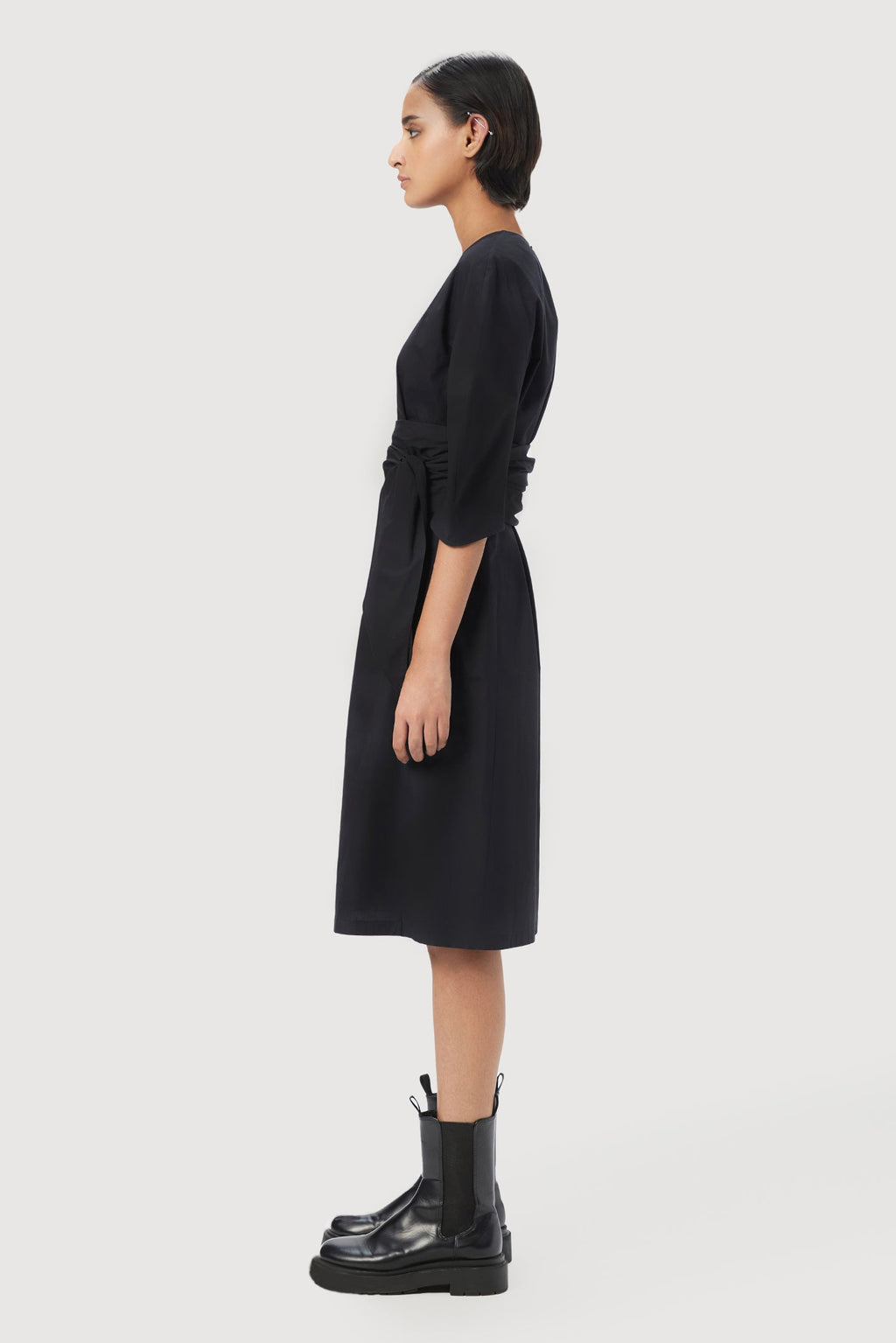 Slim Fit Round Neck Dress with Soft Rounded Shoulders - Genes Lecoanet Hemant