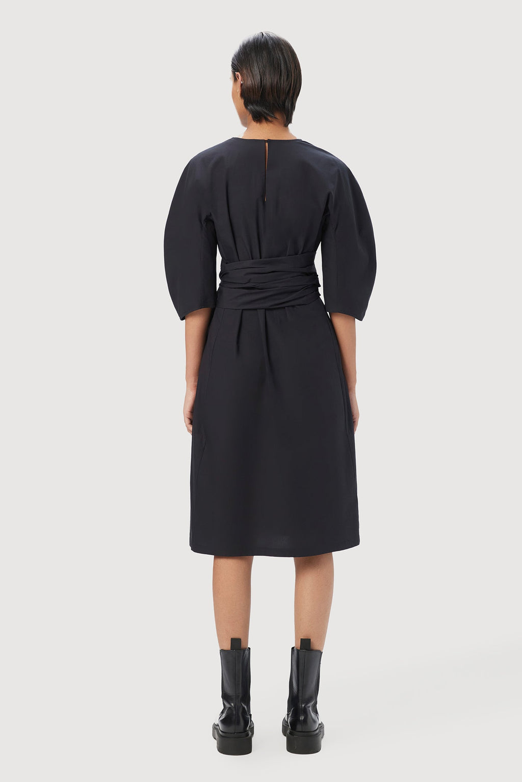 Slim Fit Round Neck Dress with Soft Rounded Shoulders - Genes Lecoanet Hemant