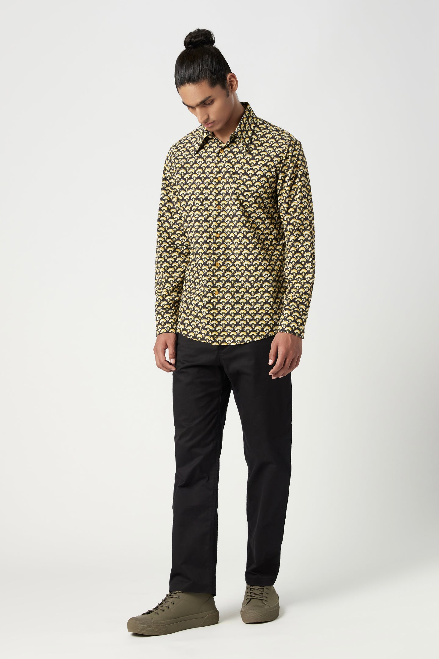 Regular Fit Button-Up Shirt in an All-Over Scallop Print
